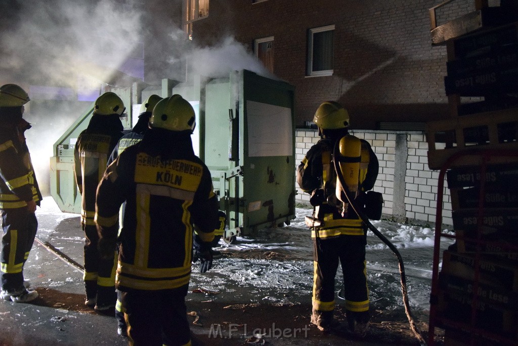 Feuer Papp Presscontainer Koeln Hoehenberg Bochumerstr P191.JPG - Miklos Laubert